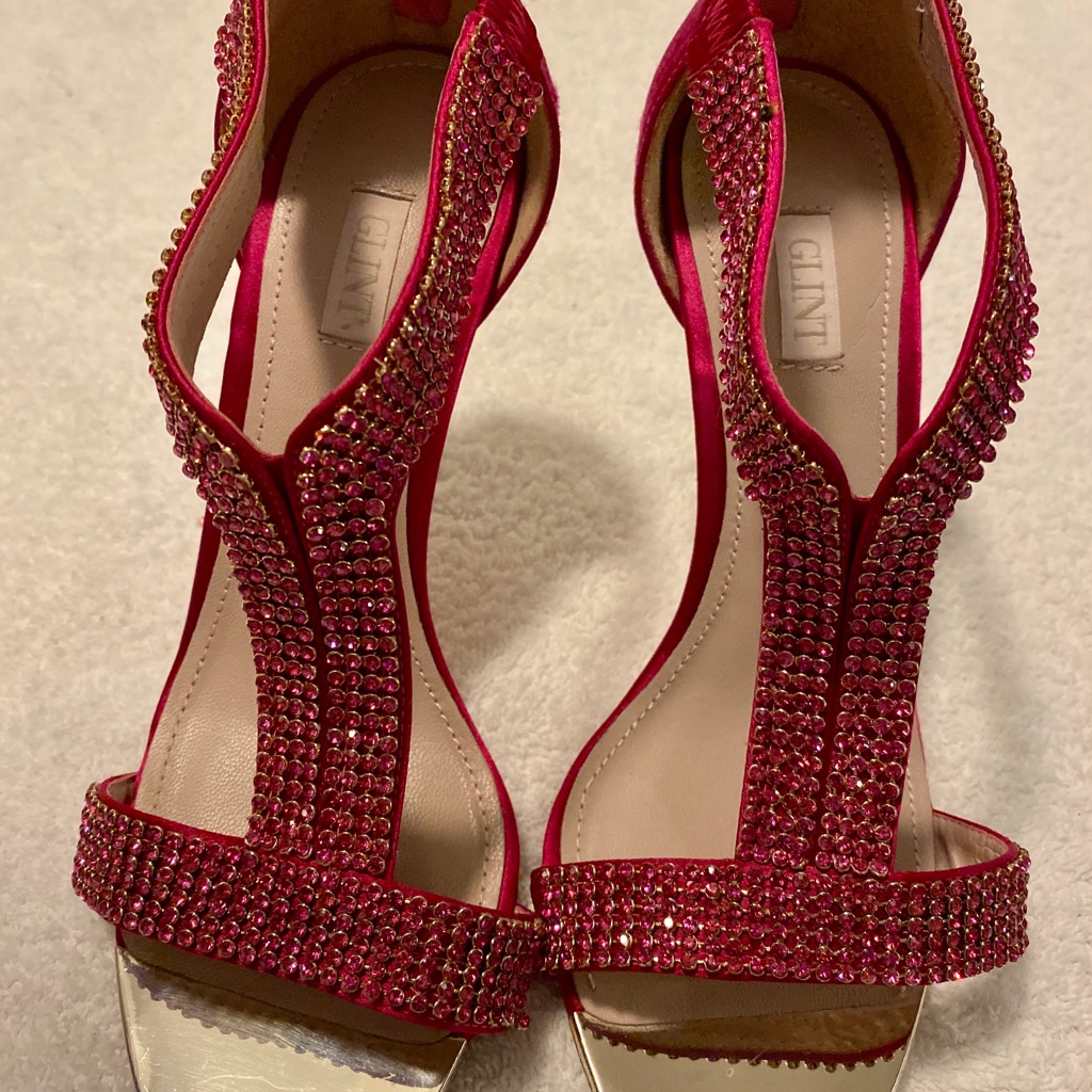 Almost Brand New Gorgeous Satin Heels By Clint  Box 58